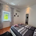 Kuca Borna Casa de Férias *