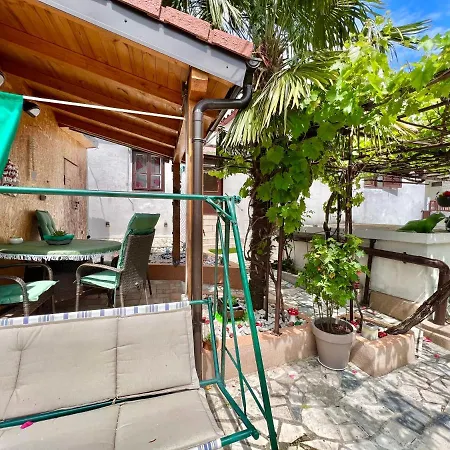 Kuca Borna Holiday home *