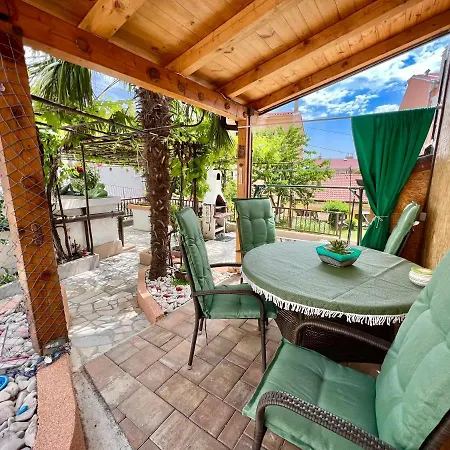 Kuca Borna Holiday home *